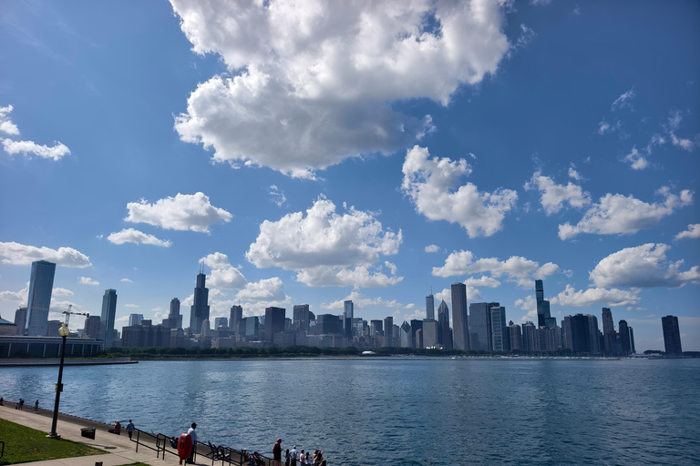 Chicago: Small Group ICONIC Landmarks & Skyline City Tour