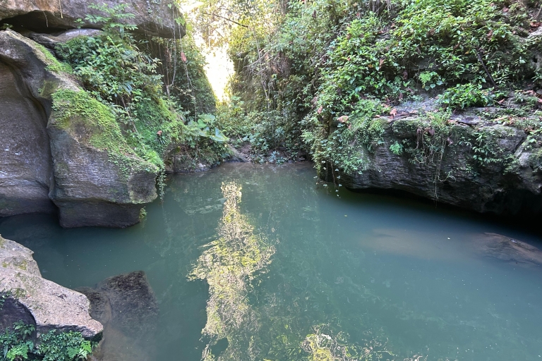 Vega Baja: Grotten, watervallen, strand, gratis drankjes voor volwassenen