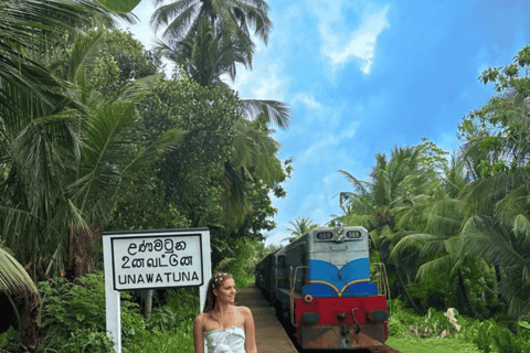 Colombo: Mirissa Day Trip with Scenic Coastal Train Ride Colombo: Mirissa Day Trip with Scenic Coastal Train Ride