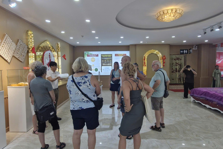 Phu Quoc: Kayak Cua Can River & Starfish Beach Tour