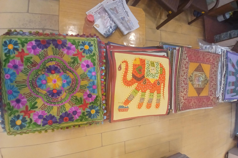 Jaipur Private Shopping Tour with Car, Guide, Pickup/Drop