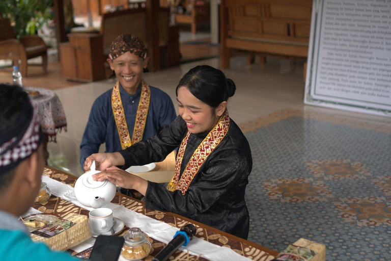 Yogyakarta: Javanese Tea Ceremony in Patehan Noble Residence