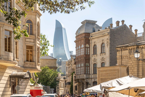 Baku: Free Walking Tour & Dinner at Shirvanshah Museum
