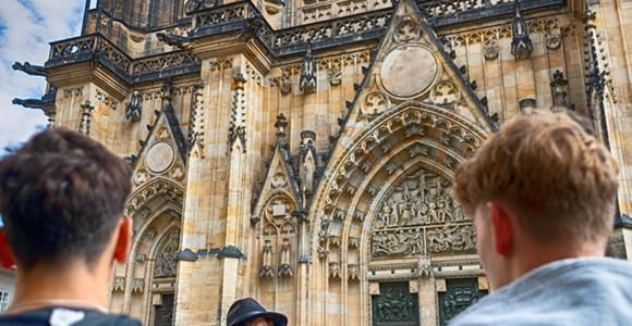 Prag: Die Highlights der Stadt mit Bus, Boot und zu Fuß