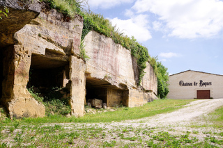 Underground quarries of Château de Roques: tour and food tasting