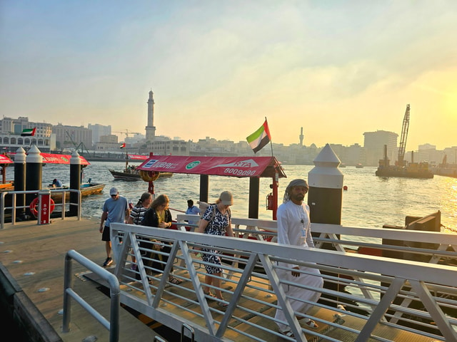 Old Dubai: Guided Tour with Boat Ride and Souks