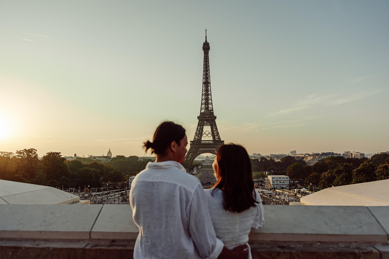 Paris: Eiffel Tower Street Photoshoot Paris: Eiffel Tower 15m Photoshoot - 5 Photos