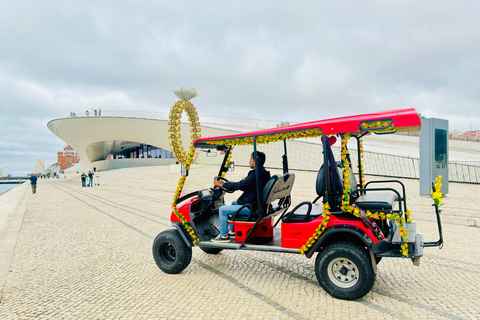 Lisbona: tour storico della città vecchia in Tuk Tuk.Giro guidato in tuk tuk di un'ora