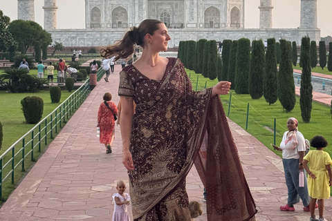 Dagsutflykt till Taj Mahal i en SUV-bil med alternativ.Dagsutflykt till Taj Mahal i en SUV-bil + guide