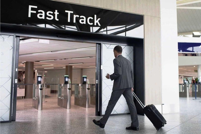 خدمة نقل خاصة من وإلى المطار: مطار مراكش ⇆ فنادق/رياضخدمة النقل من المطار وإلي المطار في مراكش ⇆ ال