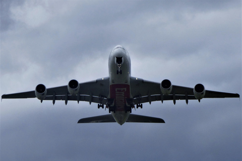 Manchester Airport Runway Walk with Plane Spotting Manchester: Airport Runway Walk with Plane Spotting