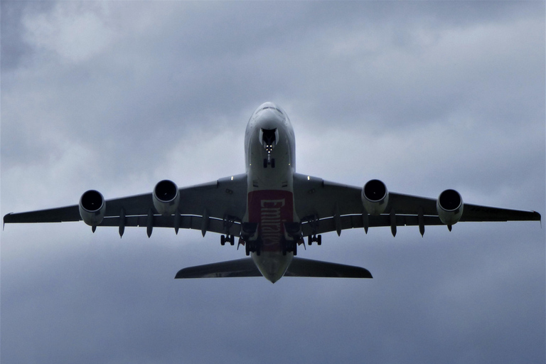 Manchester Airport Runway Walk with Plane Spotting Manchester: Airport Runway Walk with Plane Spotting