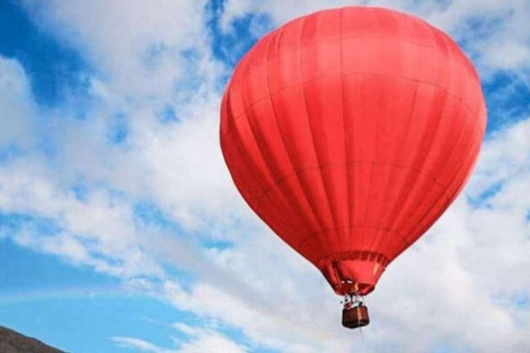 Cusco: Hot Air Balloon Ride with Breakfast and Champagne