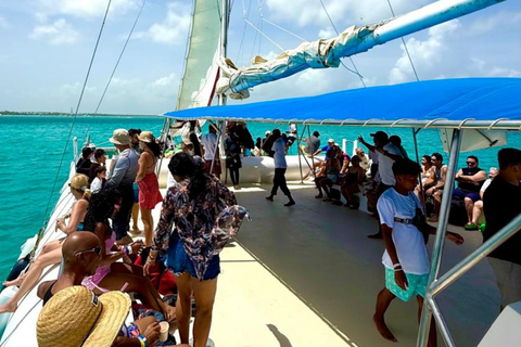 Punta Cana: Saona Island Paradise Catamaran Sightseeing Tour with Lunch and Drinks Punta Cana: Macao Beach and Local Dominican Experience