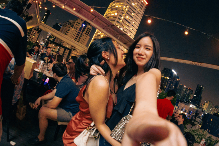 Bangkok: Pub CrawlDrunken Explorer Package to 4 Bars and 1 Club with 4 Drinks