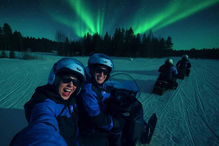 Rovaniemi: Fahre neue 2025er Schneemobile – Aurora-Abenteuer. Foto: GetYourGuide Rovaniemi: Fahre neue 2025er Schneemobile – Aurora-Abenteuer. Foto: GetYourGuide