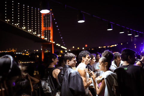Boat Party & Pub Crawl with Party Bus