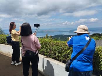 Manila: Private Tagaytay Highlands and Taal Volcano Tour