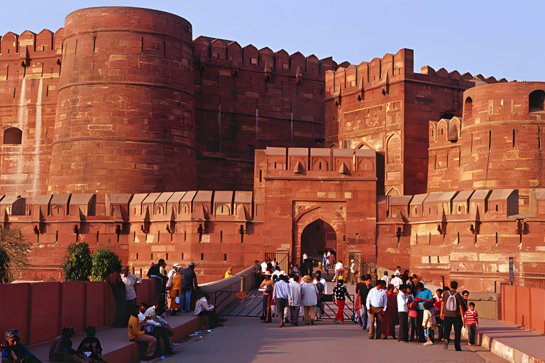 Agra : Visite du Taj Mahal et du Fort d&#039;Agra avec transfertVoiture avec chauffeur+ Guide privé+ Entrée des monuments+ Déjeuner