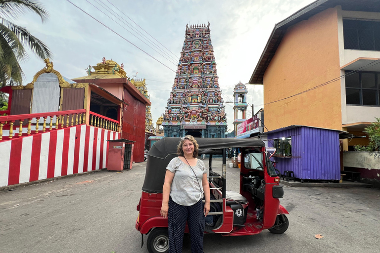 Colombo: City Cultural & Historic Stops by Tuk Tuk