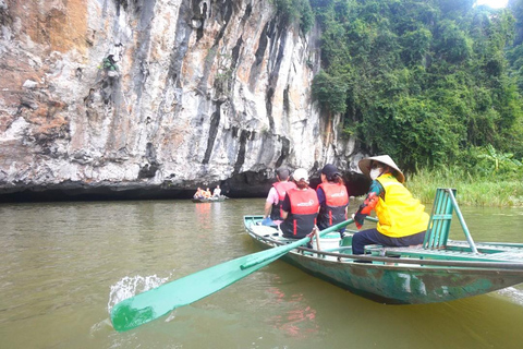 Ninh Binh: Tour guidato di una giornata intera per piccoli gruppi di 9 persone da Hanoi