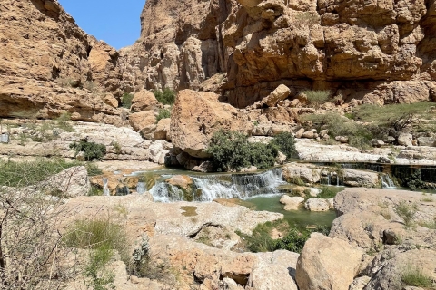 Privétour van een hele dag naar Wadi Shab en Bimmah Sinkhole