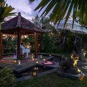 Ubud: Romantic Dinner by the Fish Pond at Adiwana Unagi