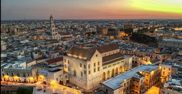 Bari: Sunset Tour, Italian Aperitif and Video Souvenir