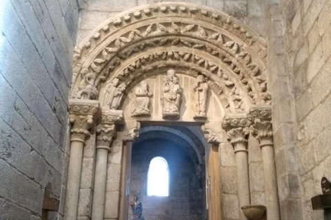 From Lisbon: Santiago de Compostela Day Trip with Fatima