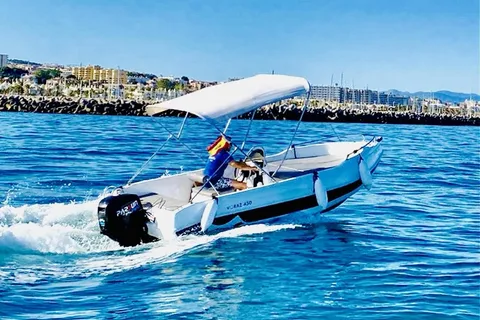 Benalmádena: Hyr båt utan licens för delfinskådning