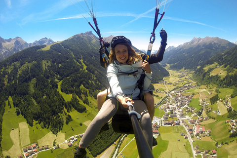 Neustift im Stubaital: Tandem Paragliding Flight Stubaital: Classic Tandem Paragliding Flight