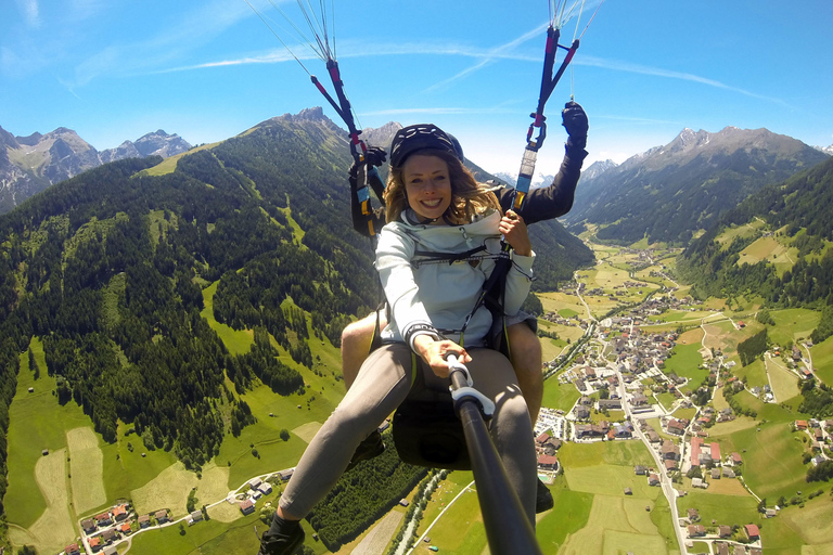 Neustift im Stubaital: Tandem Paragliding Flight Stubaital: Classic Tandem Paragliding Flight