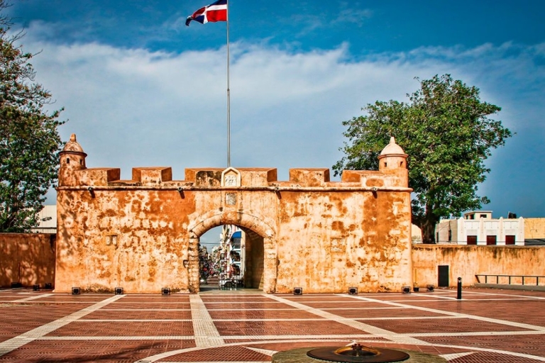 Vanuit Punta Cana: Santo Domingo Excursies van een volledige dagOntdek de geschiedenis in een dagexcursie naar Santo Domingo vanuit Pu