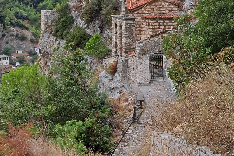 Berat: Guided Walking Tour with Food Tastings