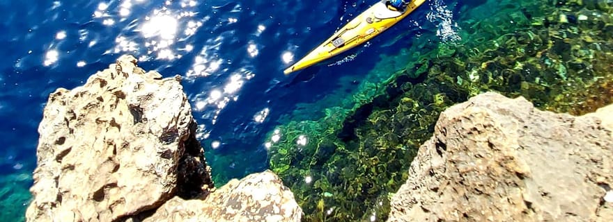 Gozo : Aventure guidée en kayak à Comino et au Lagon Bleu