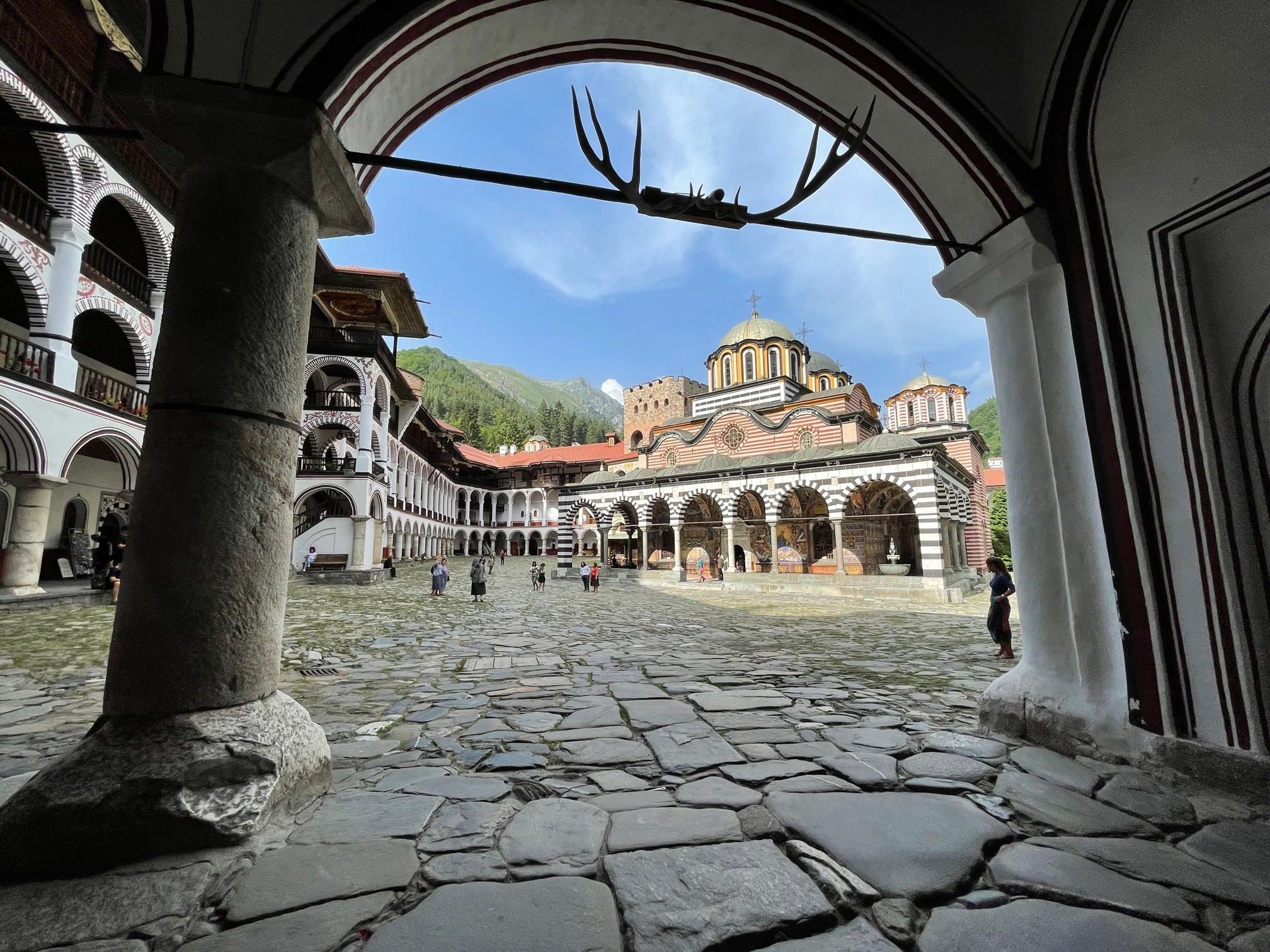 Sofia: Kloster Rila und Iwan-Rilski-Höhle in kleiner Gruppe