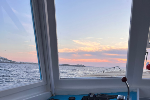 Mykonos : croisière d'une demi-journée en bateau antique sur la côte sudMykonos : tour en bateau demi-journée plages du sud