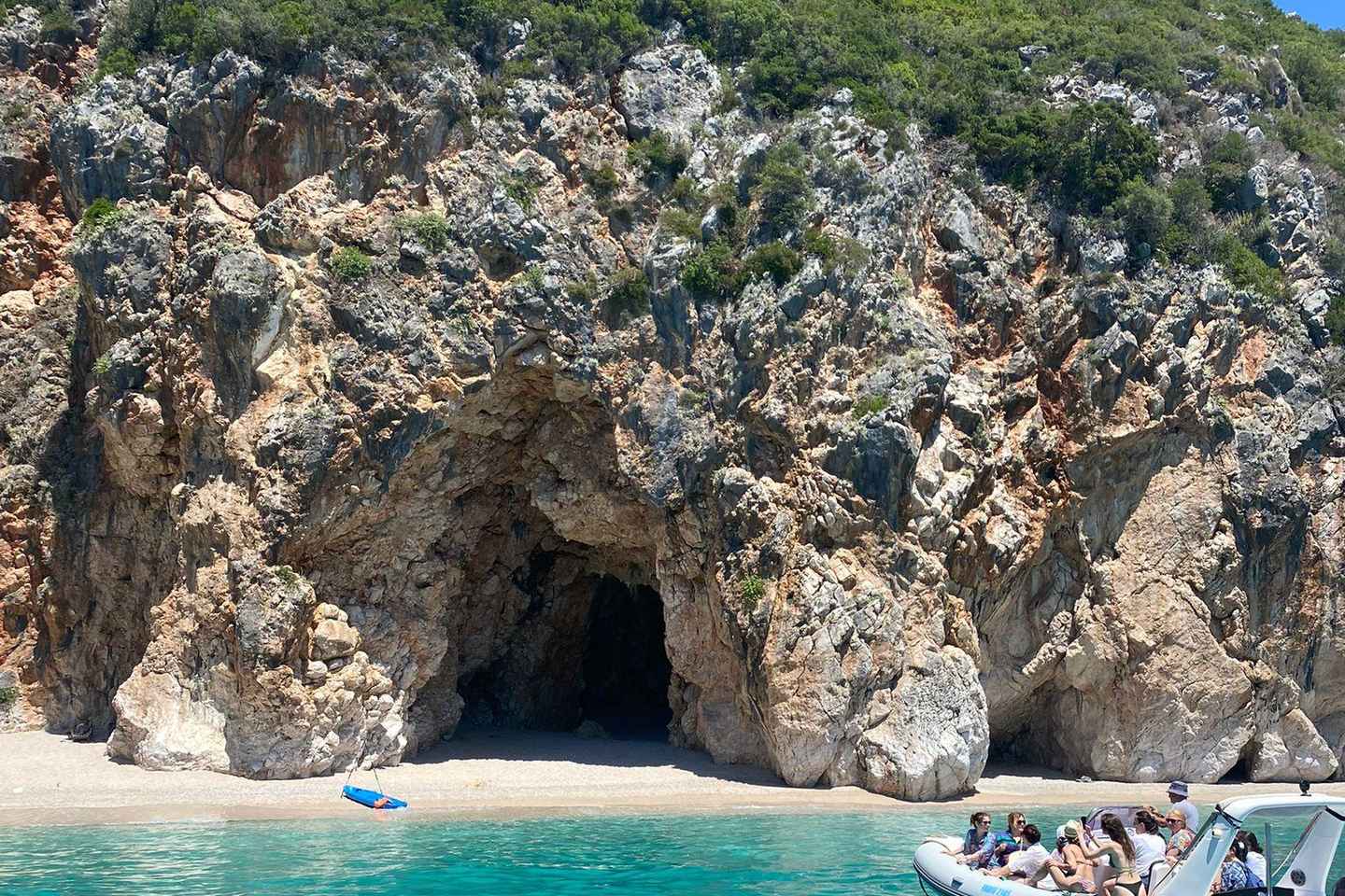 Da Tirana/Durazzo: Tour a Valona e Gita in Barca Veloce alla Spiaggia di Gjipe
