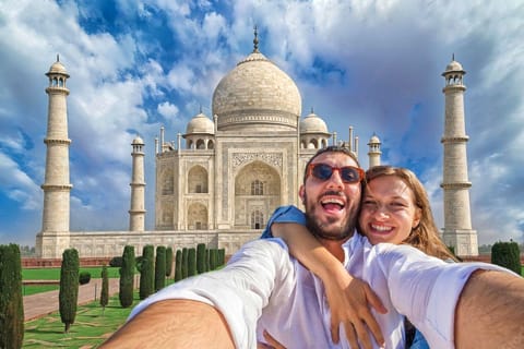 From Delhi: Taj Mahal & Agra Private Car Trip with 5* Meal