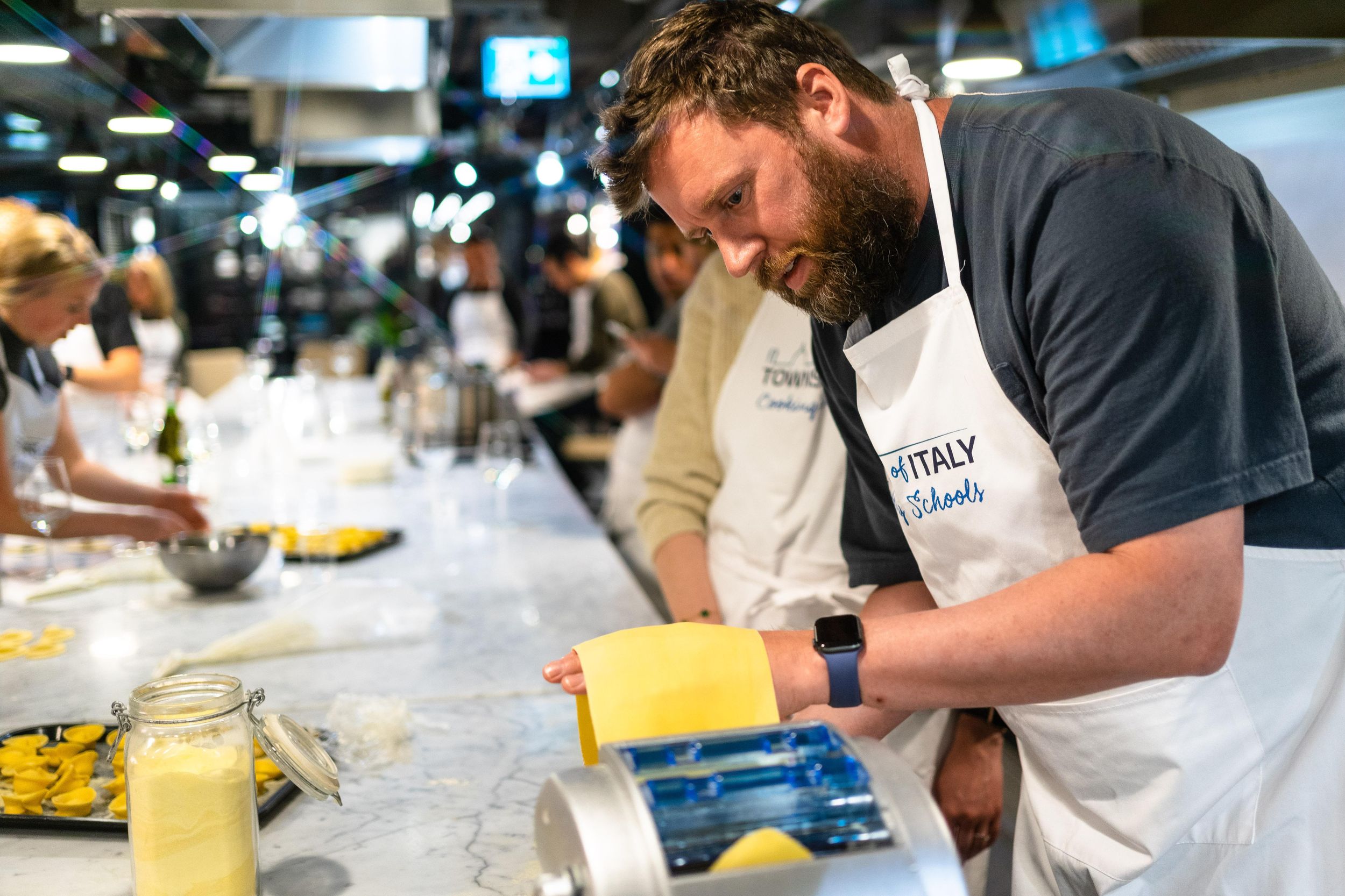 Mailand: Pasta-Kochkurs mit Gelato oder Tiramisù & unbegrenztem Wein