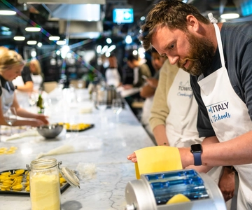 Milan: Small-group Pasta & Gelato Class with Unlimited Wine