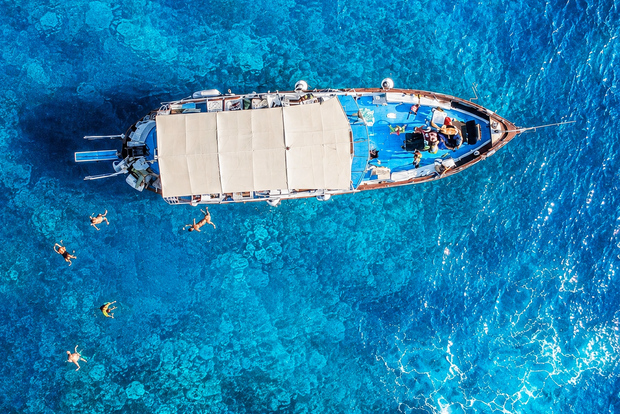 Ischia: Island Boat Tour with Neapolitan Lunch & Snorkeling