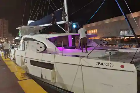 CARTAGENA: Bay catamaran excursion with open bar and Dj + discotheque