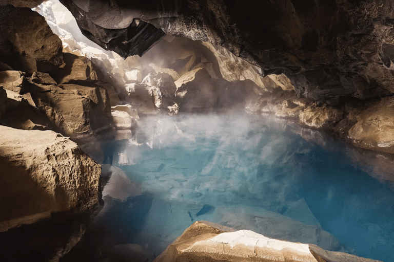 Akureyri: Private Tour Godafoss, Myvatn, Grjótagjá, Hverir.