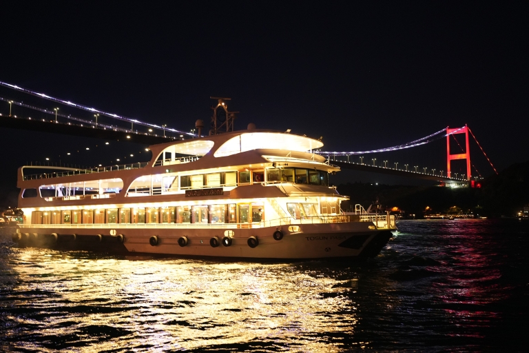 Istanbul: dinercruise en entertainment met privétafelCruise met Bosporustour, shows en frisdranken