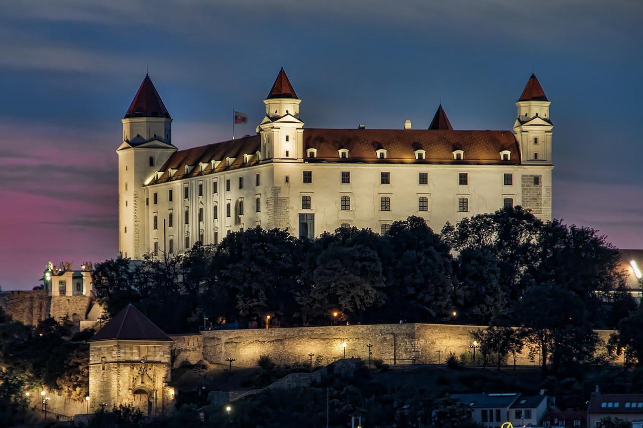 Bratislava: Burgen & Panoramablick auf die Slowakei