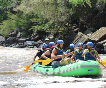 Rafting Rio Suarez, Santander: Desafia as correntes extremas num desfiladeiro