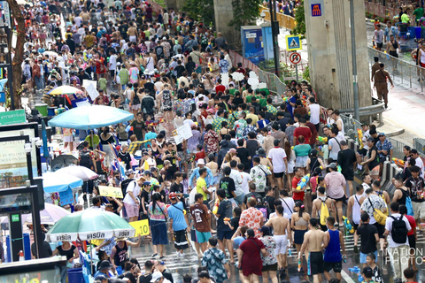 Bangkok: Songkran Water Festival April 13-15 Tour with Guide Bangkok: Songkran Water Festival Tour with Guide