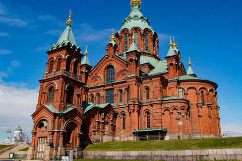 Helsinki: Guided Walking Tour of the Must-Sees with a French-Speaking Live Guide