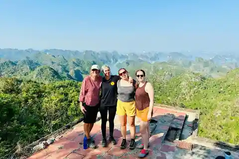 Desde Hanói: Aventura de 2 días en el Parque Nacional de Cat Ba, Bahía de Lan Ha